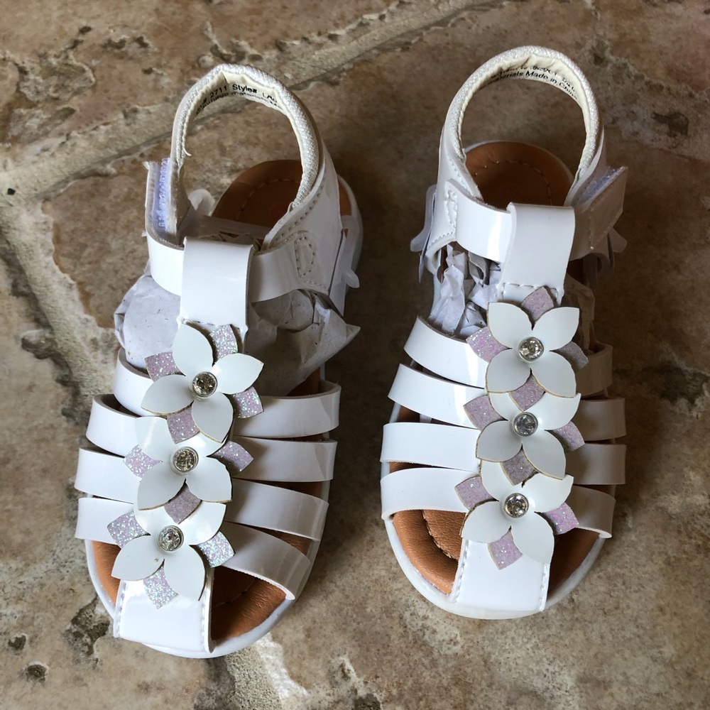 Girls Toddler White Flower Sandals NEW In Box sz 6